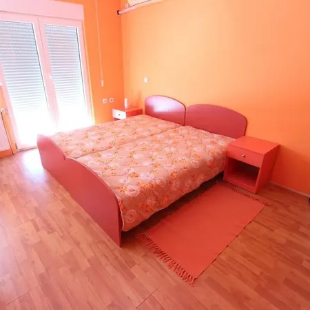 Apartment Uzor *